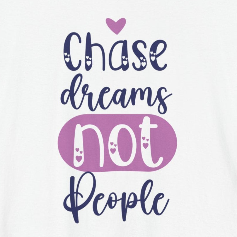 T-Shirt Chase Dreams, Not People – Motivational Phrases Tee for Women