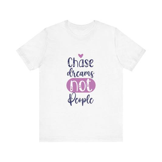 T-Shirt Chase Dreams, Not People – Motivational Phrases Tee for Women