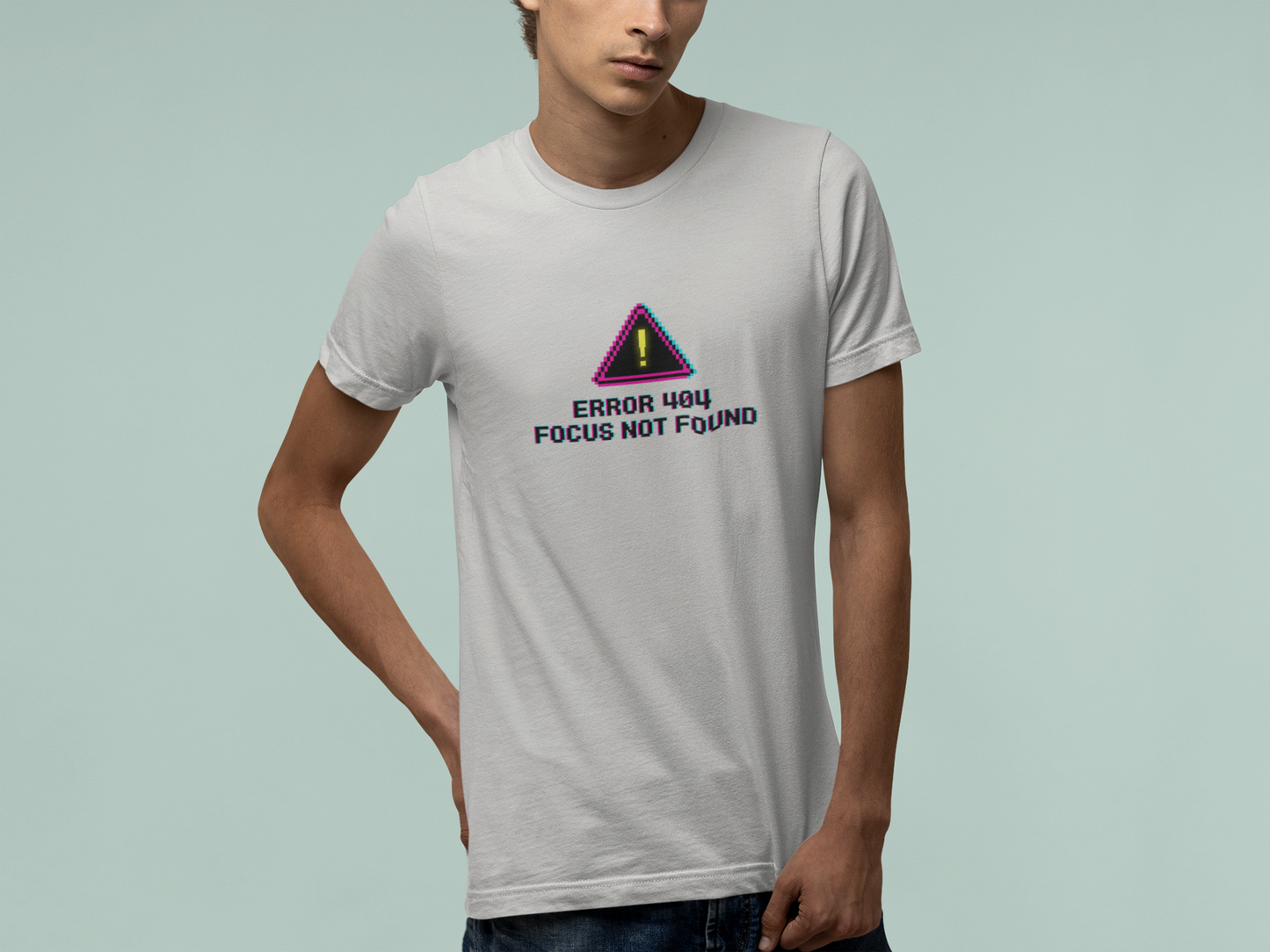 T-Shirt ERROR 404 FOCUS NOT FOUND T-Shirt – Funny Pixel Glitch Graphic Tee