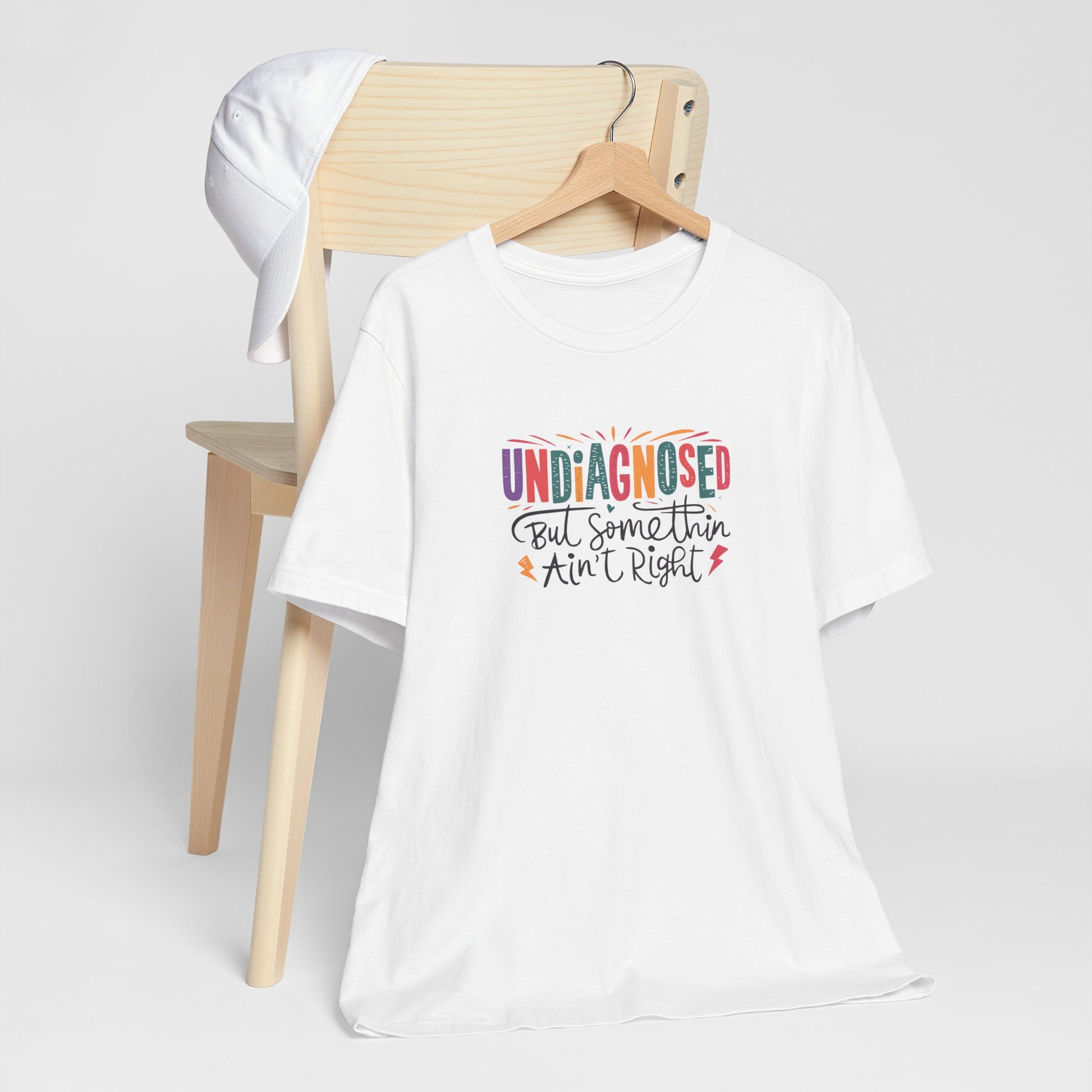 T-Shirt UNDIAGNOSED But Somethin Ain’t Right – Funny ADHD T-Shirt