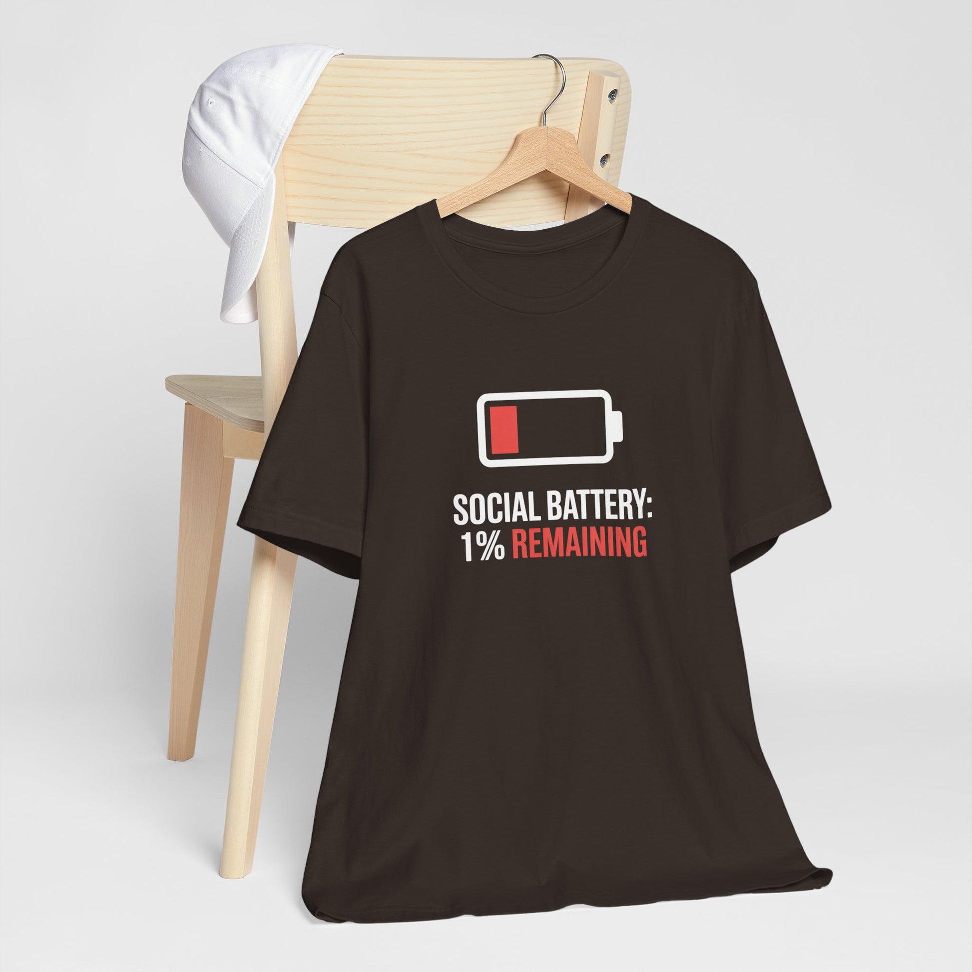 T-Shirt SOCIAL BATTERY: 1% Remaining T-Shirt – Funny Introvert Graphic Tee