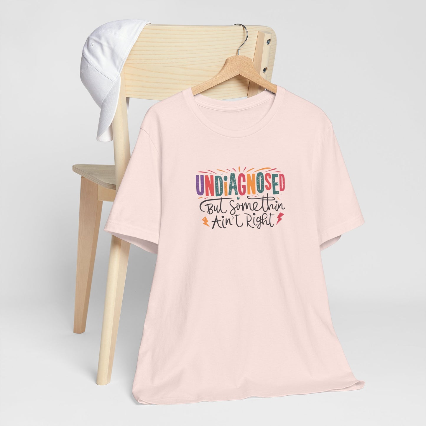 T-Shirt UNDIAGNOSED But Somethin Ain’t Right – Funny ADHD T-Shirt