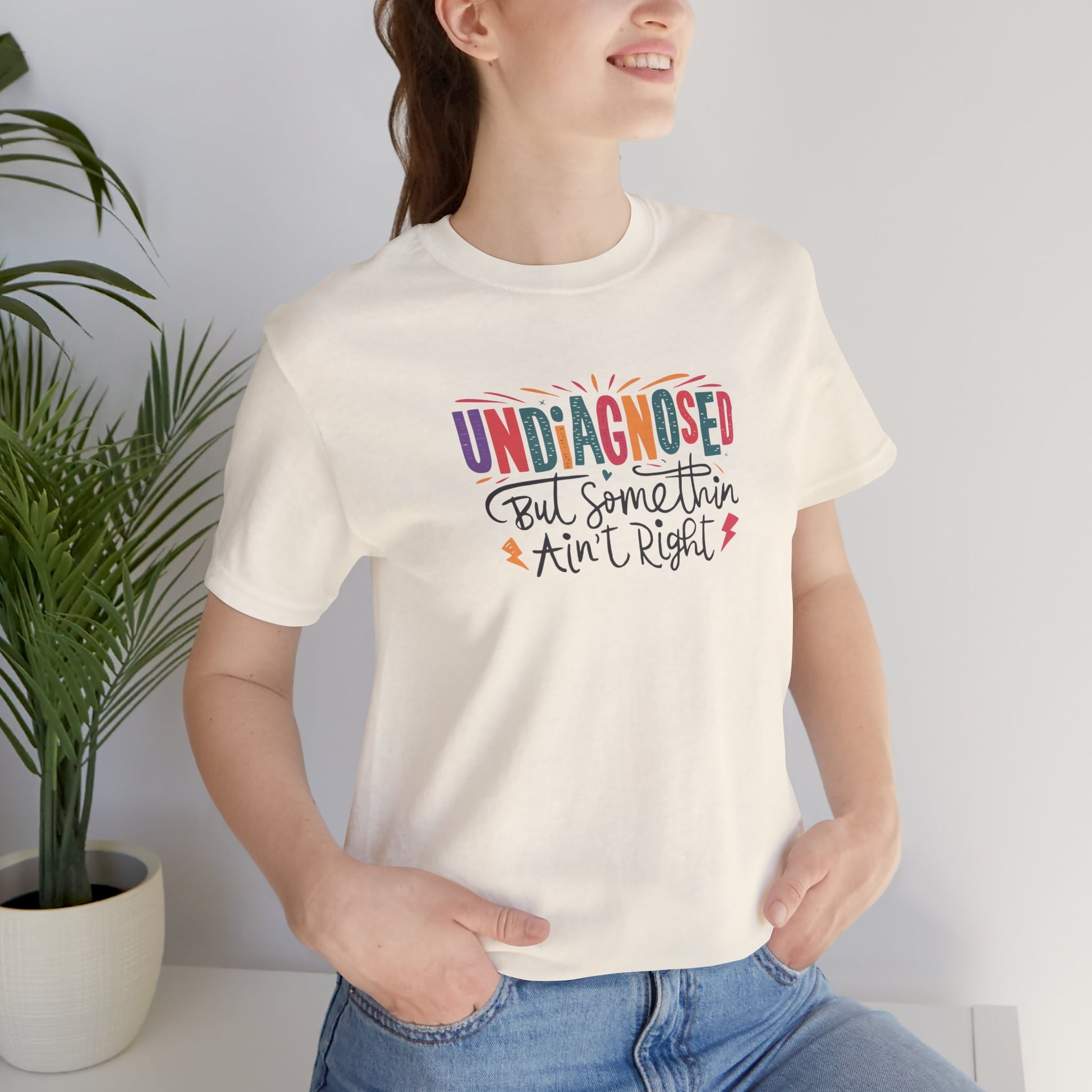 T-Shirt UNDIAGNOSED But Somethin Ain’t Right – Funny ADHD T-Shirt