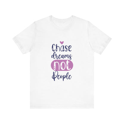 T-Shirt Chase Dreams, Not People – Motivational Phrases Tee for Women