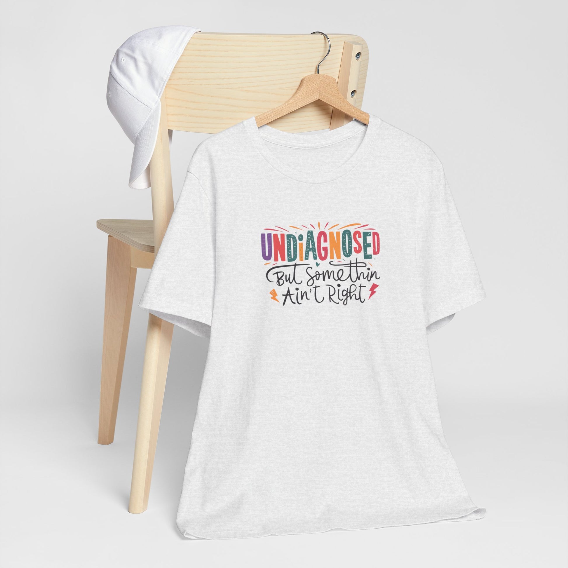 T-Shirt UNDIAGNOSED But Somethin Ain’t Right – Funny ADHD T-Shirt