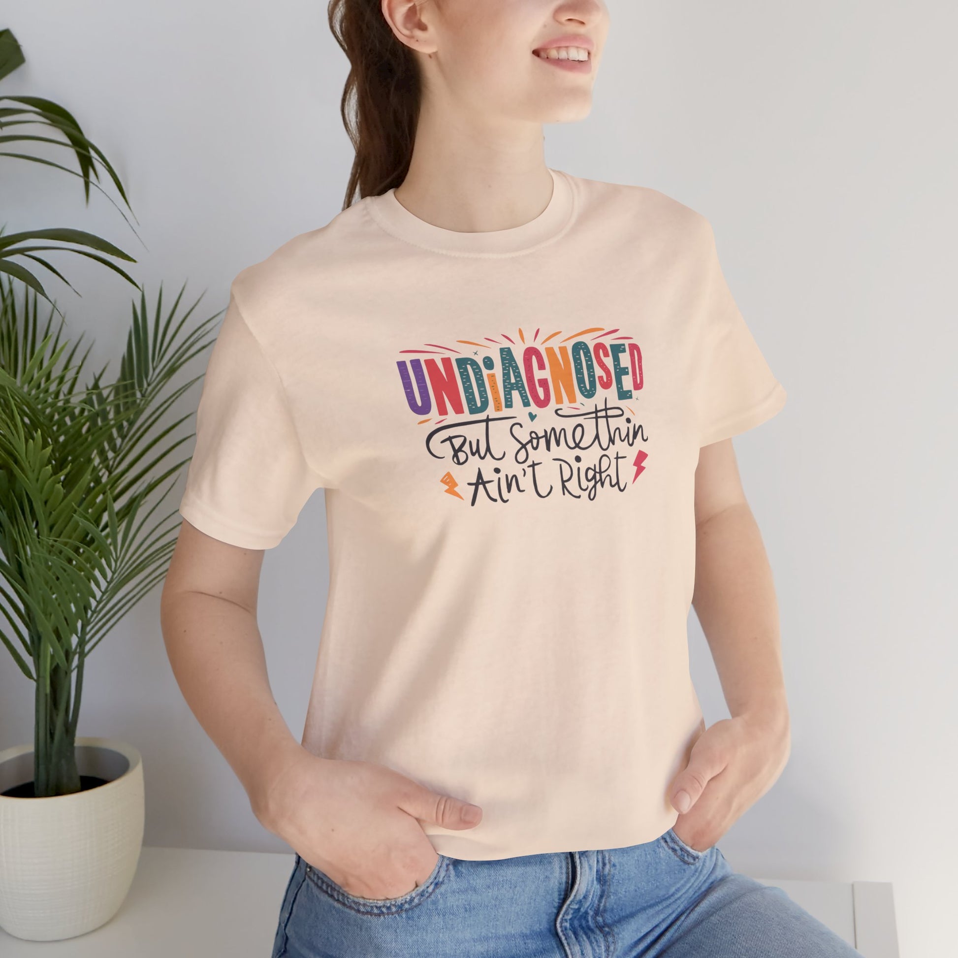 T-Shirt UNDIAGNOSED But Somethin Ain’t Right – Funny ADHD T-Shirt