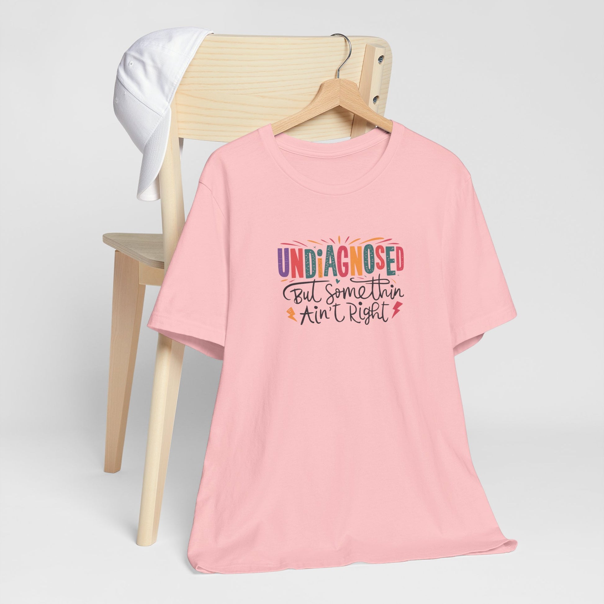 T-Shirt UNDIAGNOSED But Somethin Ain’t Right – Funny ADHD T-Shirt