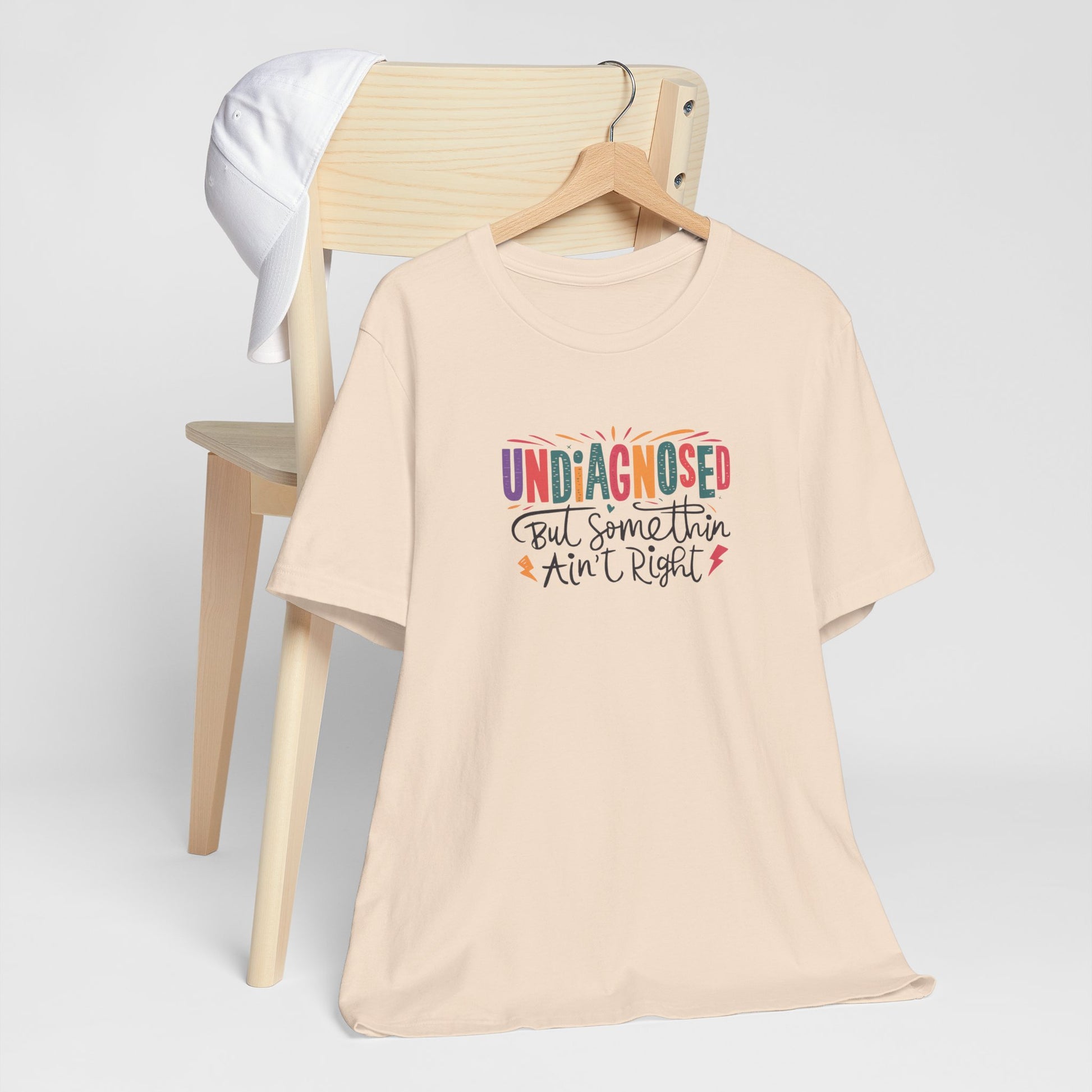 T-Shirt UNDIAGNOSED But Somethin Ain’t Right – Funny ADHD T-Shirt