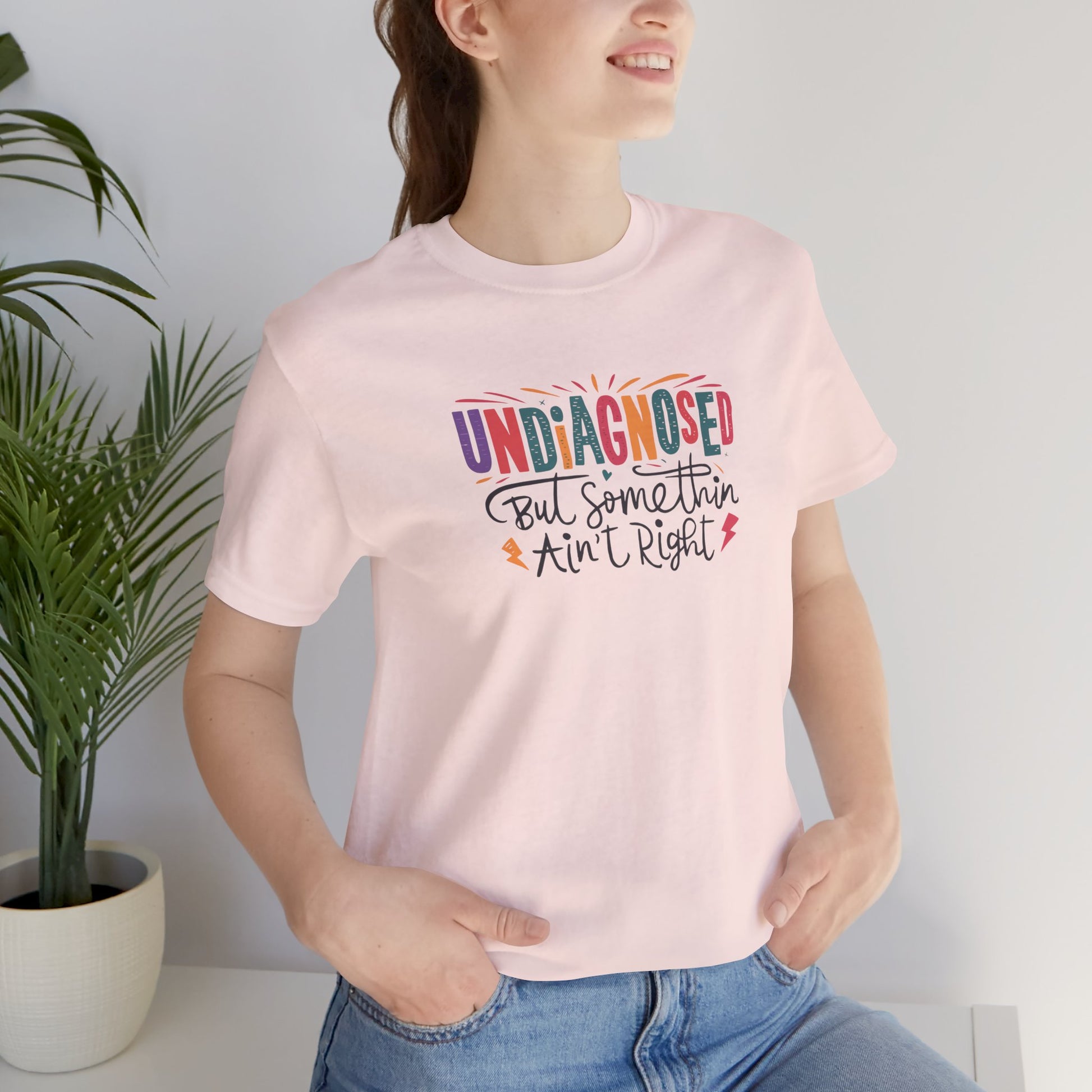 T-Shirt UNDIAGNOSED But Somethin Ain’t Right – Funny ADHD T-Shirt