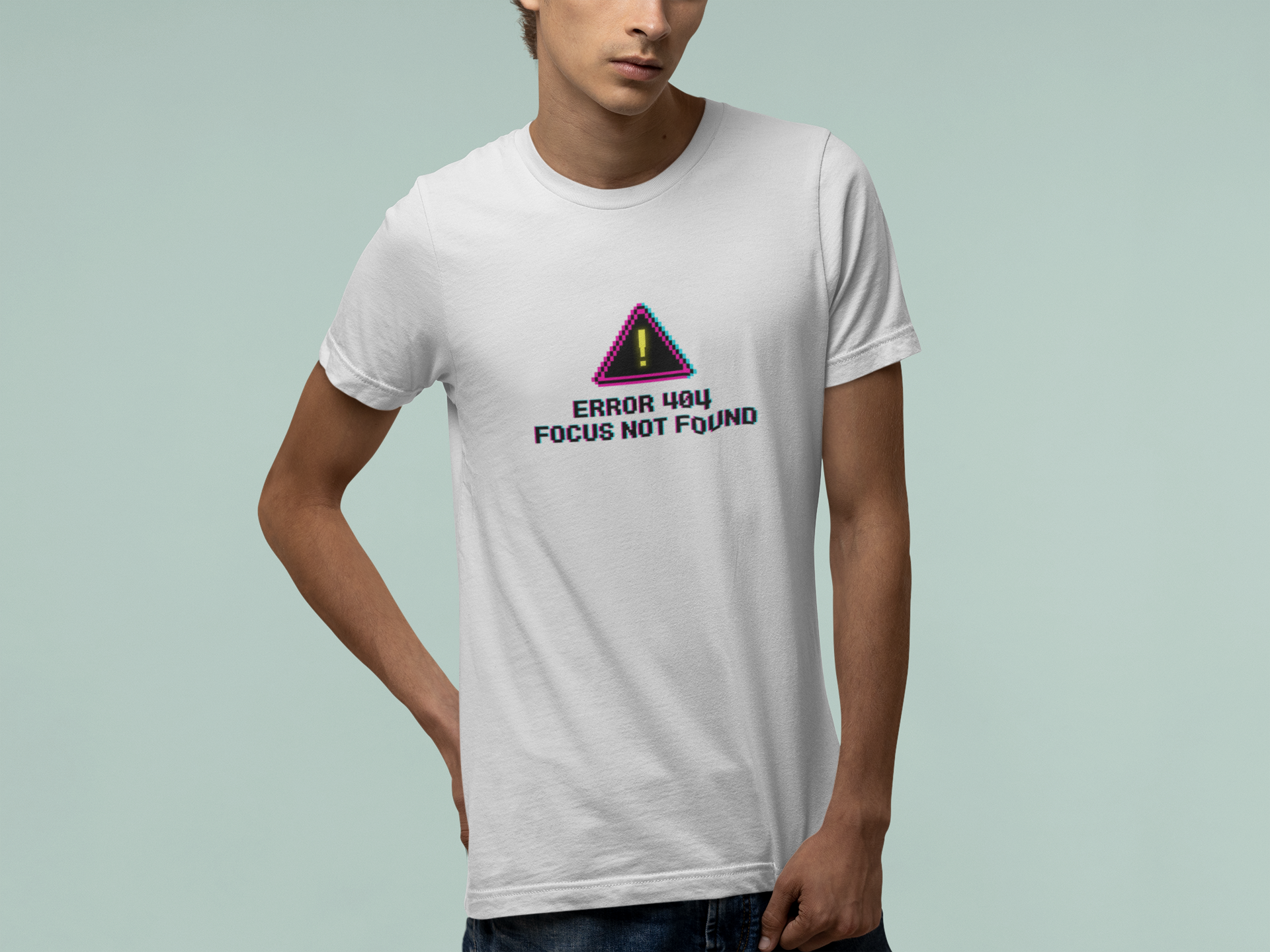 T-Shirt ERROR 404 FOCUS NOT FOUND T-Shirt – Funny Pixel Glitch Graphic Tee