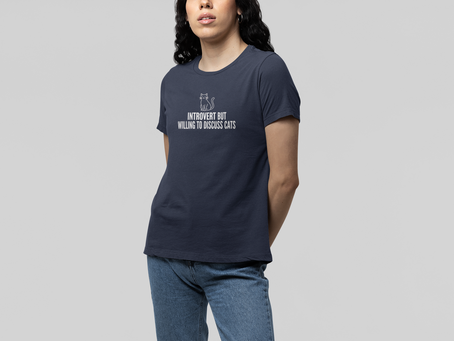 T-Shirt INTROVERT BUT WILLING TO DISCUSS CATS Funny Cat Lover T-Shirt
