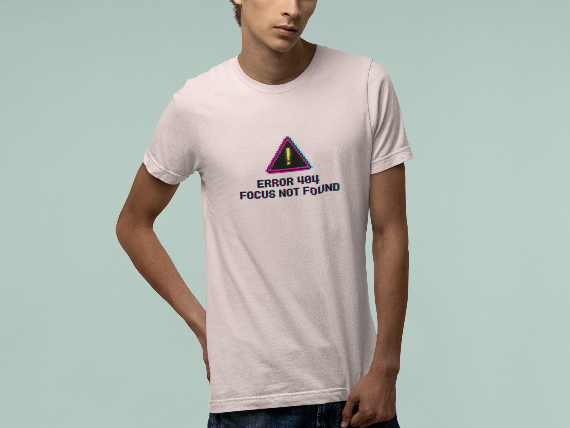 T-Shirt ERROR 404 FOCUS NOT FOUND T-Shirt – Funny Pixel Glitch Graphic Tee